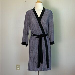 RENE ROFE Sleepwear Medium Black White Geometric Print Lightweight Robe‎ Knee